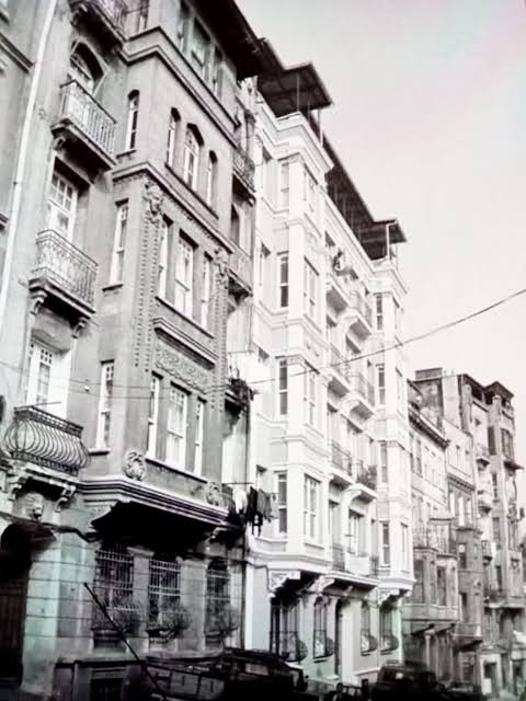 Lüleci Hendek Caddesi'nde eski bir siyah-beyaz fotoğraf